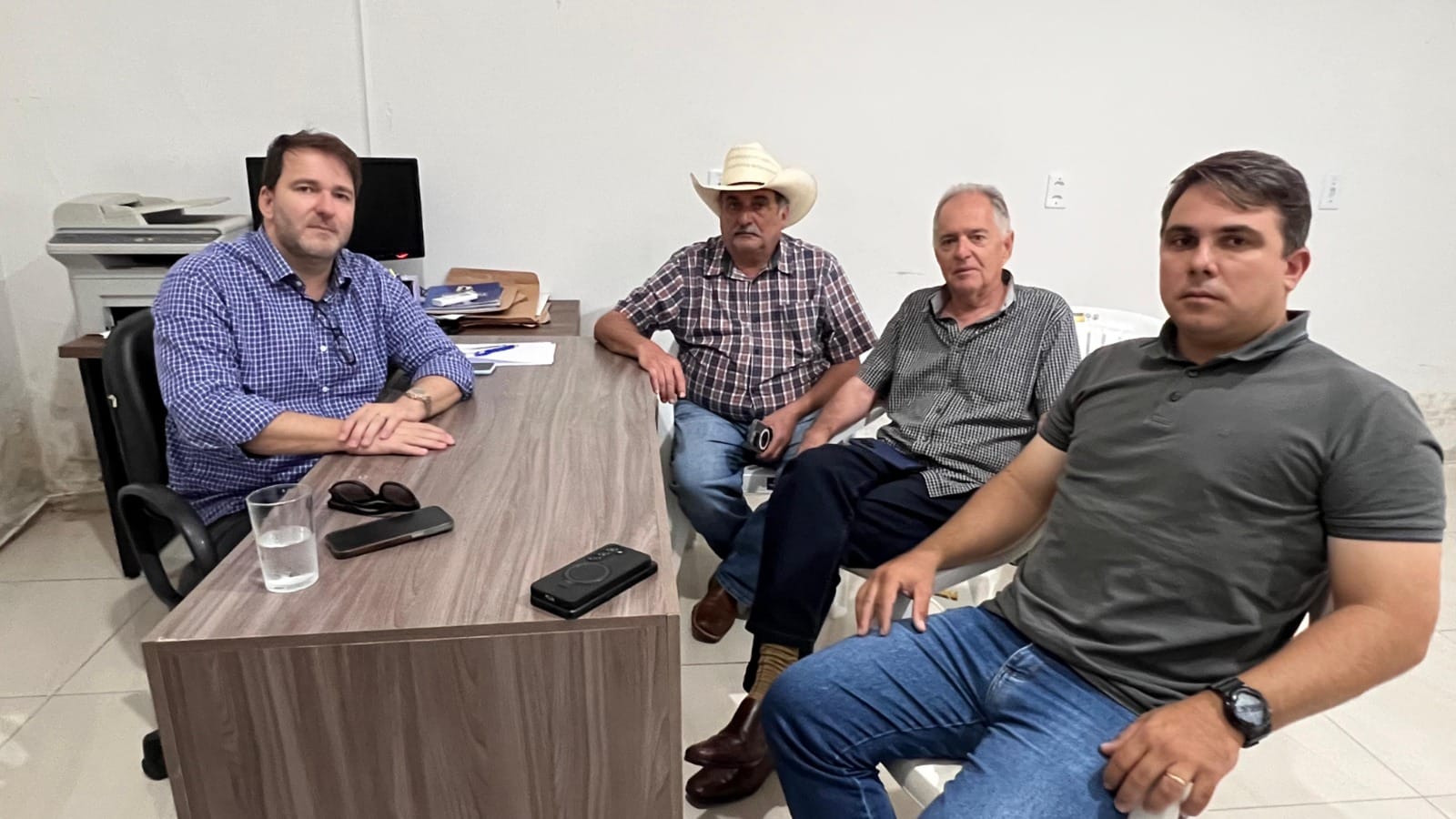 Deputado Alex Redano discute soluções para irrigação e infraestrutura em reunião com líderes locais