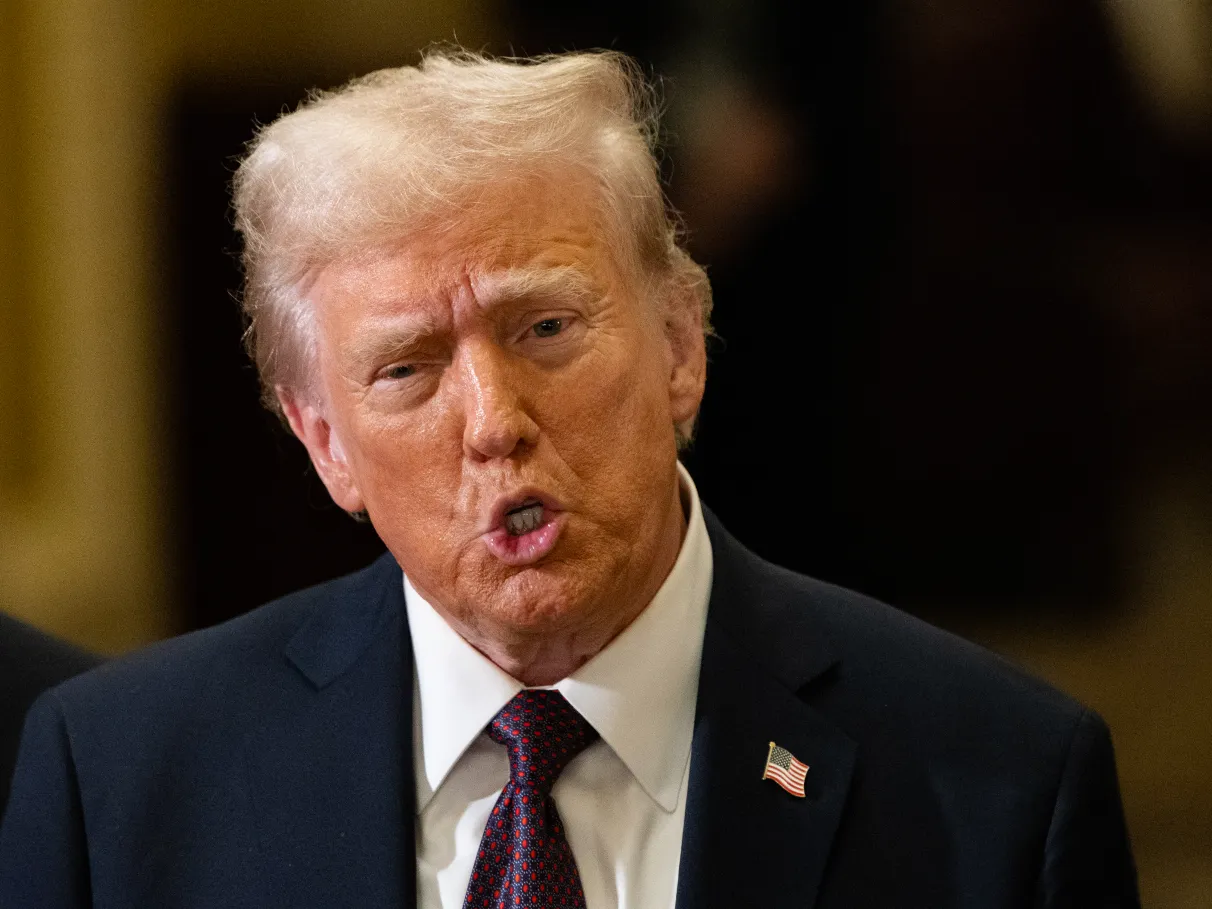 'Quer que eu nade?', diz Trump ao ser questionado se visitará local de colisão aérea