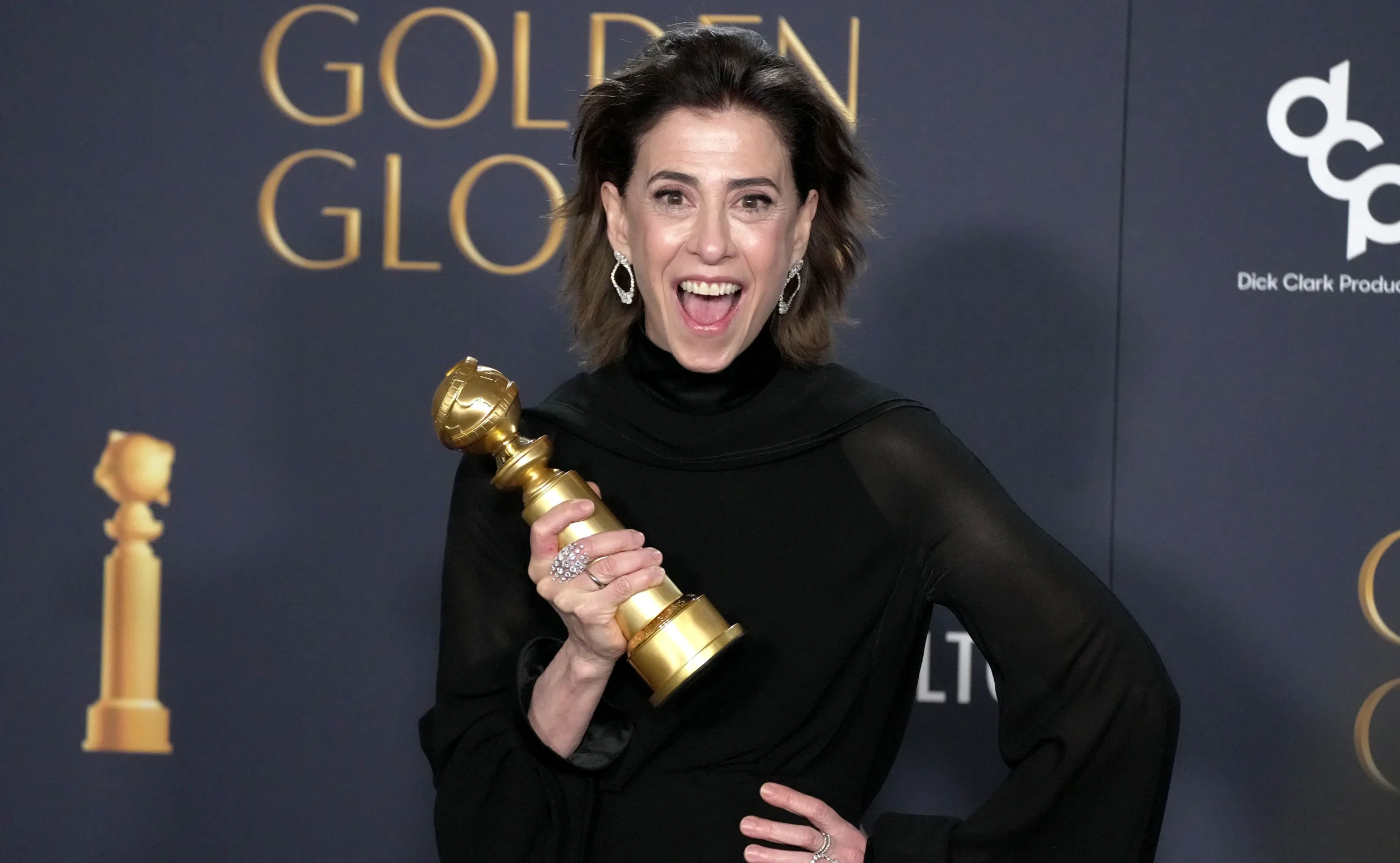 Fernanda Torres foi parada no aeroporto por carregar Globo de Ouro
