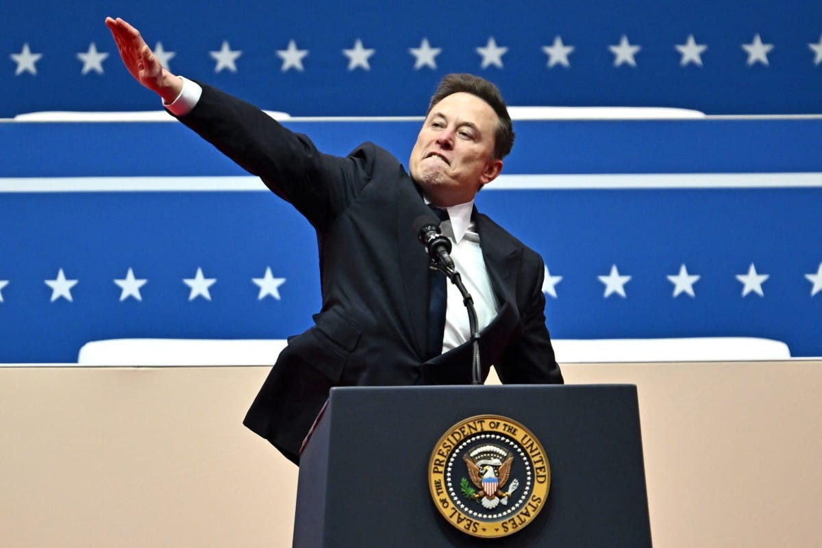 Após ser acusado de ter feito gesto Nazista, Elon Musk se pronuncia nas redes sociais