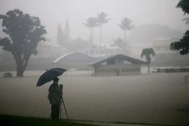 Abertura da temporada de surfe é adiada no Havaí devido a forte tempestade