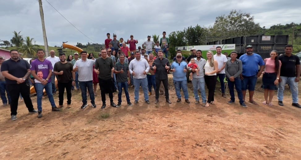 Presidente Alex Redano entrega implementos agrícolas para fortalecer a produção no distrito de Rio Branco