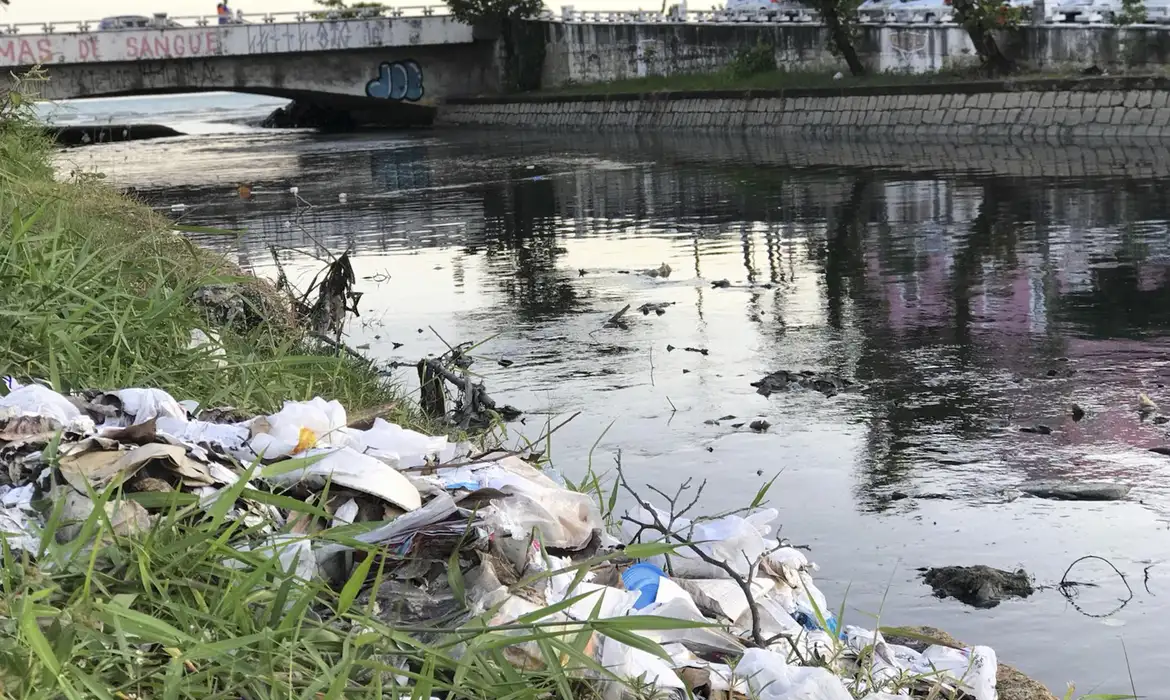 Falta de saneamento provocou mais de 340 mil internações em 2024