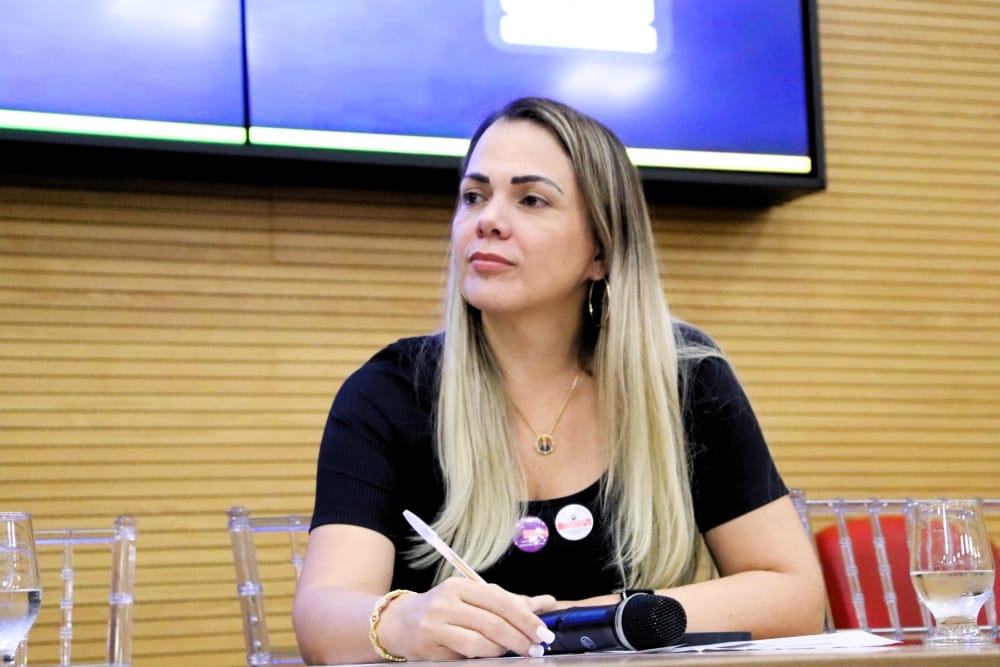 Cláudia de Jesus solicita do governo multivacinação para servidores do Poder Legislativo