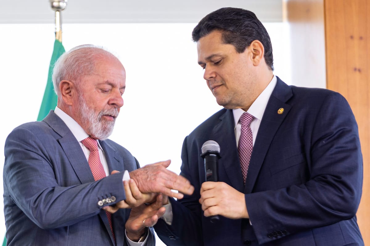 Alcolumbre pausa críticas e agradece a Lula por “sensibilidade” por ajuda a Norte e Nordeste