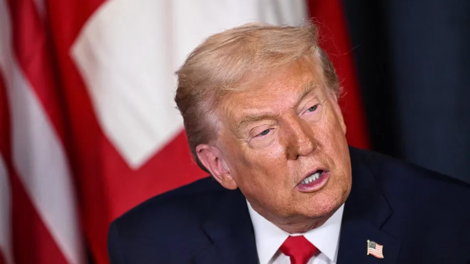 Sob pressão de ações do ICE, Trump diz estar 'revisando tudo' após 2ª morte no mês