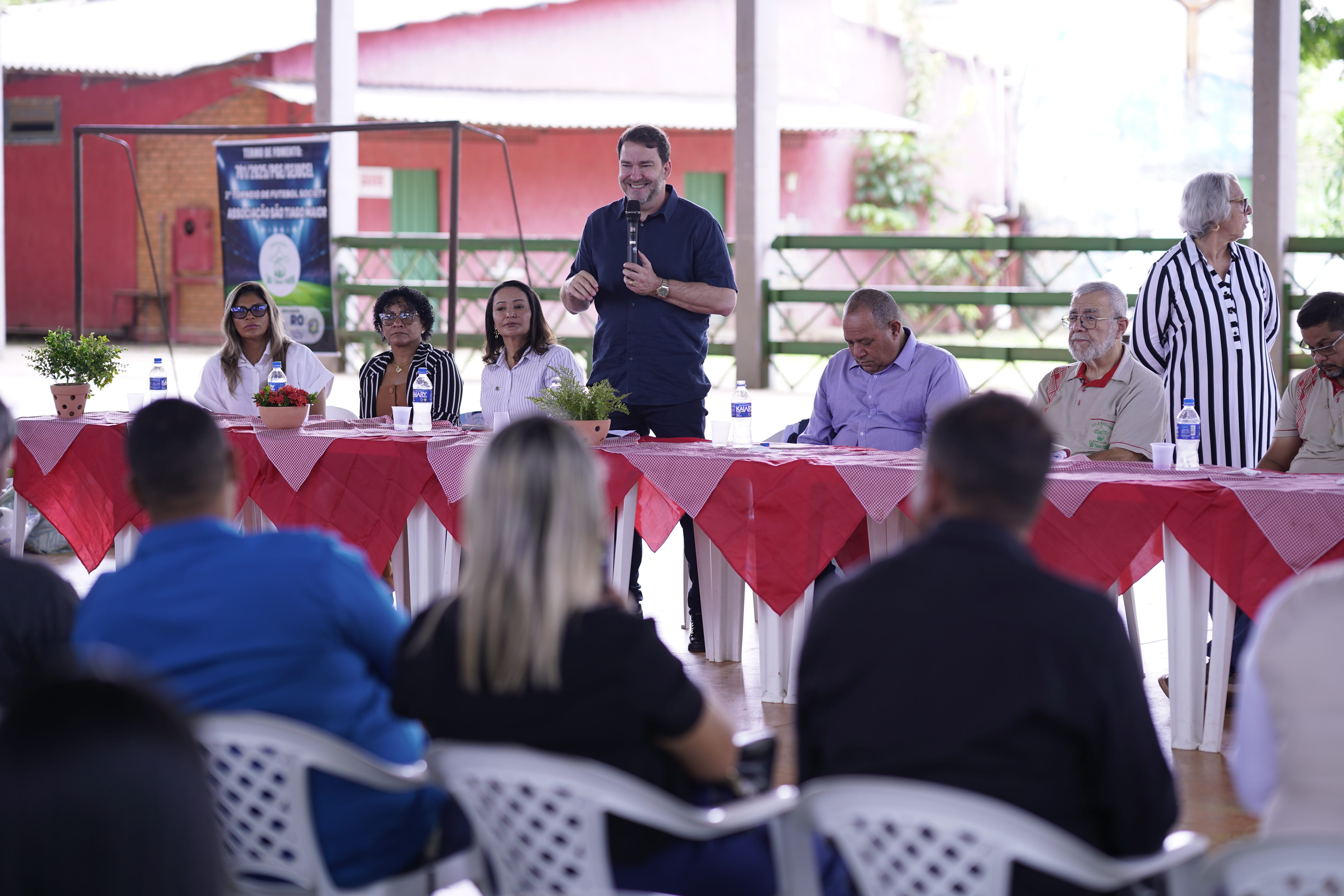 Presidente da ALERO, Deputado Alex Redano reforça incentivo ao esporte com entrega de kits para futebol society