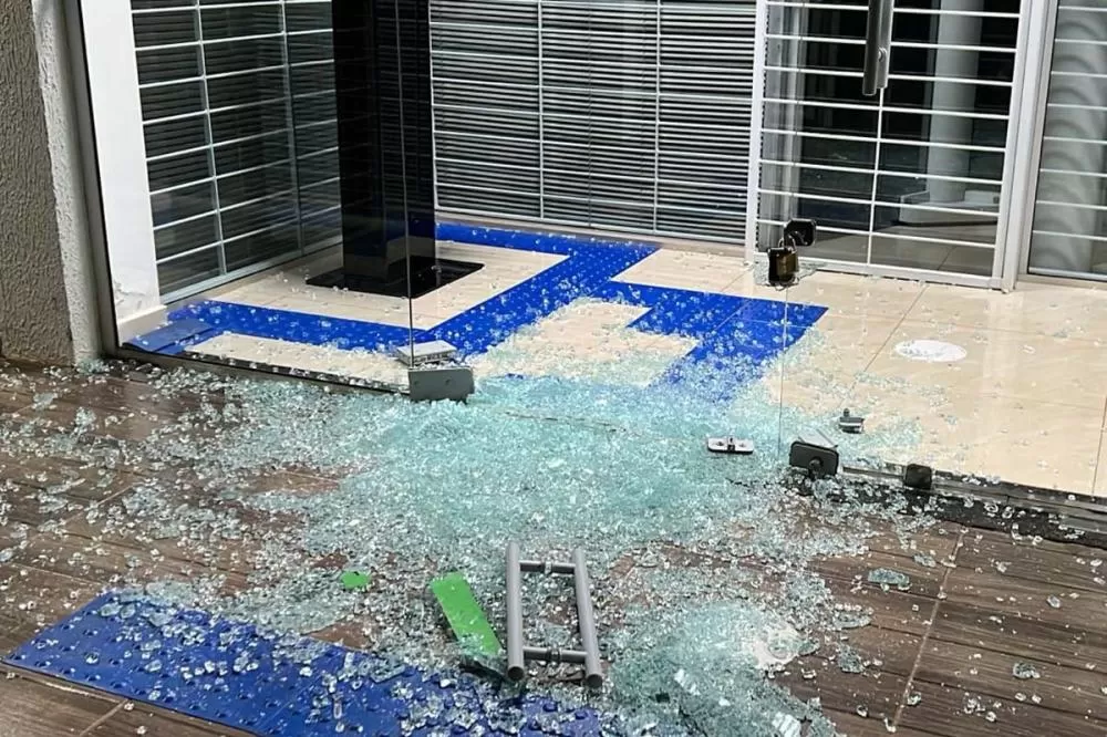 Criminosos arrombam agência do Sicoob e roubam vários notebooks na capital