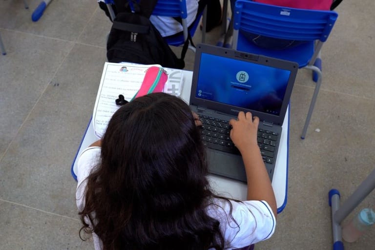 Acesso à internet em escolas da rede pública de Rondônia chega a 96,2% em 2025