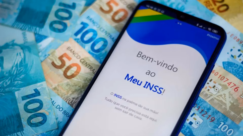 INSS pode pagar valor triplo a beneficiários em abril de 2026; entenda