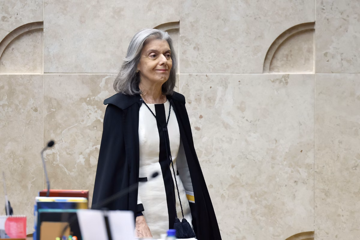 Cármen Lúcia relata ameaça antes de palestra em Brasília: 'mandaram uma bomba para me matar'