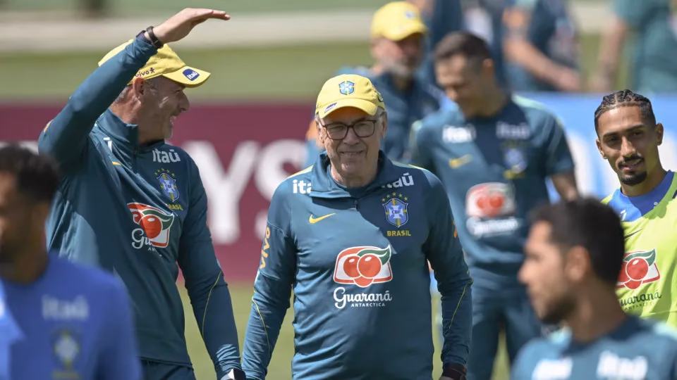Ainda sem Neymar, Ancelotti mantém mistério sobre escalação para estreia na Copa
