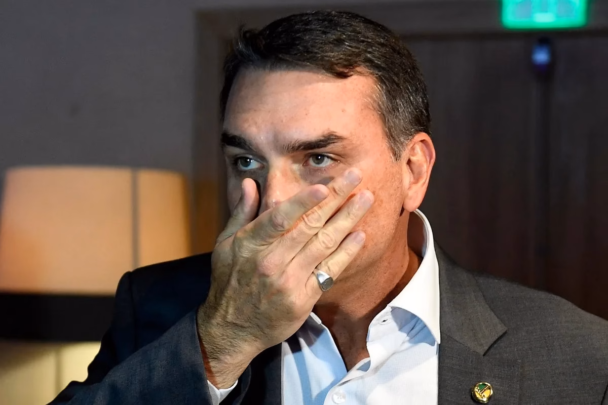 Após caso Vorcaro, R$ 119 milhões desviados no PL soterram campanha de Flávio Bolsonaro