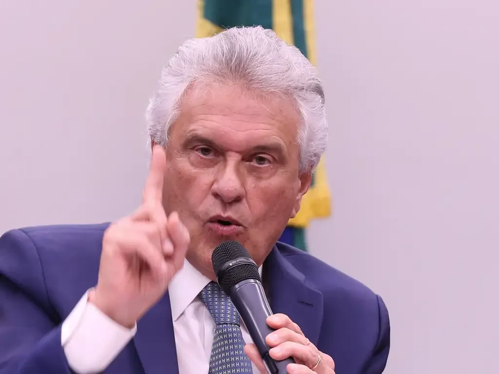 Caiado diz que currículo de Flávio é só “certidão de nascimento”