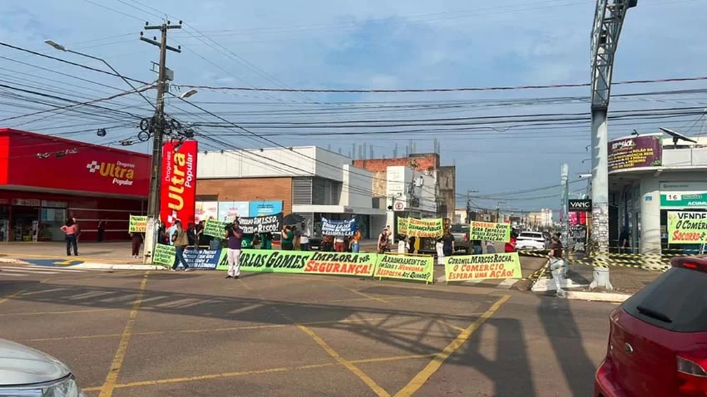 Pedido de Socorro: onda de furtos leva comerciantes às ruas da Carlos Gomes em cobrança por mais segurança