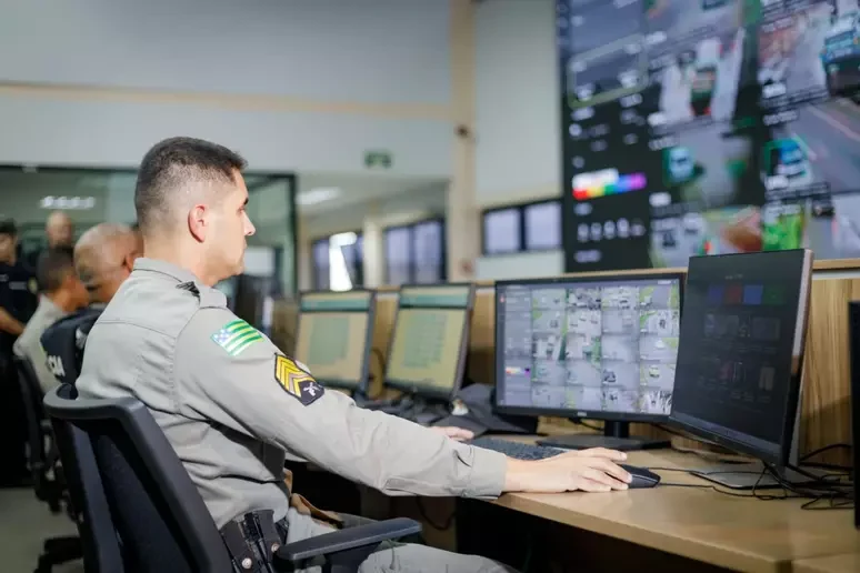 Pax redefine tecnologia na segurança pública do Brasil  https://www.terra.com.br/noticias/pax-redefine-tecnologia-na-seguranca-publica-do-brasil,9f8dd373e84bf34fb4b75c233a0ee2d70ytuj1qu.html?utm_source=clipboard