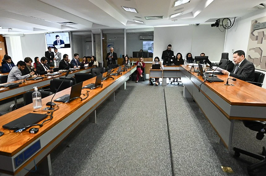 CSP pode votar porte de arma para mulheres com medida protetiva