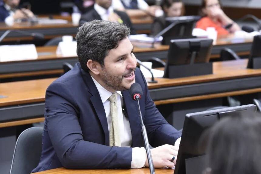 Maurício Carvalho garante avanço da PEC da Transposição na CCJ