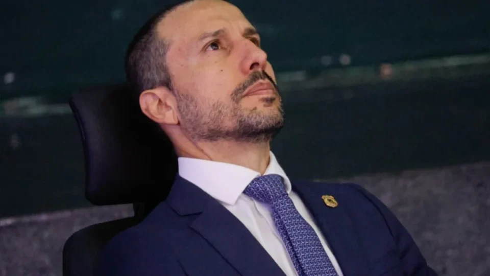 William Murad assume comando interino da Polícia Federal após afastamento de Andrei Rodrigues