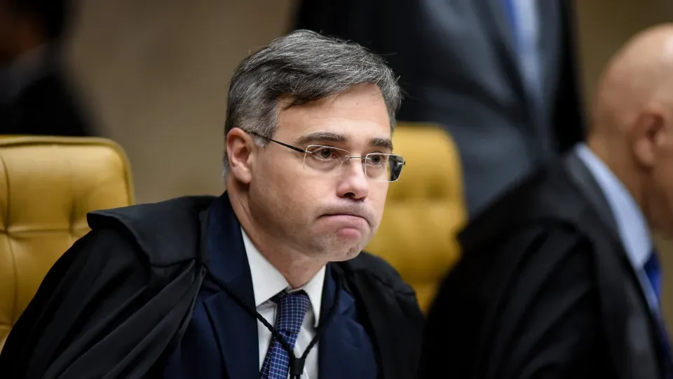 Mendonça diz que foi monitorado de forma ilegal em decisão que afastou chefe da PF