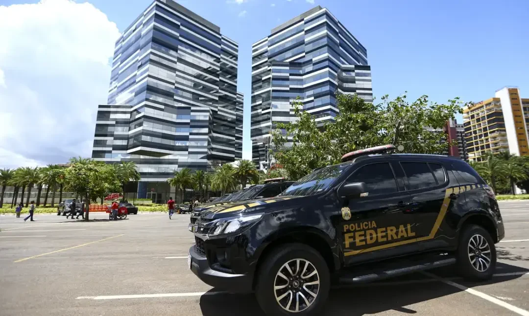 PF envia a Gilmar e Zanin íntegra de material do celular de Vorcaro
