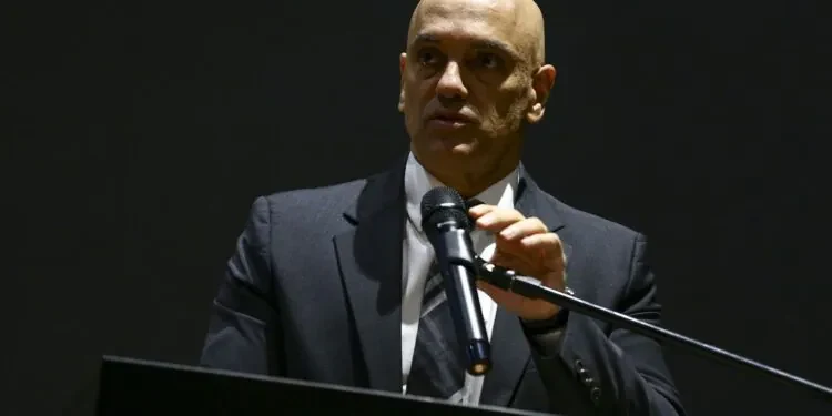 “Inconstitucional e ilegal”, diz Moraes sobre investigação de Mendonça