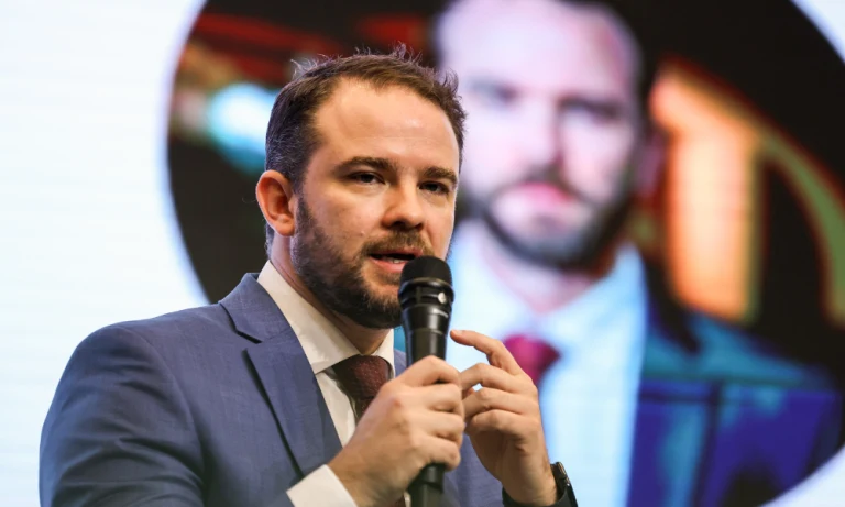 Durigan diz que patrocinador de ‘Dark Horse’ recebeu dinheiro do crime organizado