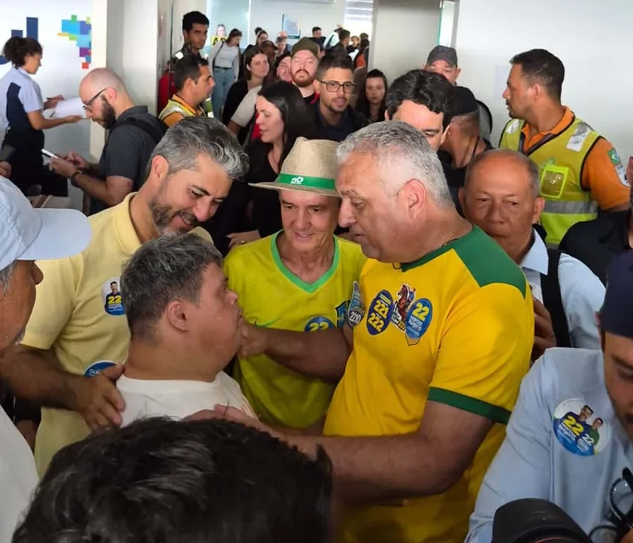 Marcos Rogério e Alfredo Gaspar reúnem apoiadores em motocarreata pelas ruas de Ji-Paraná