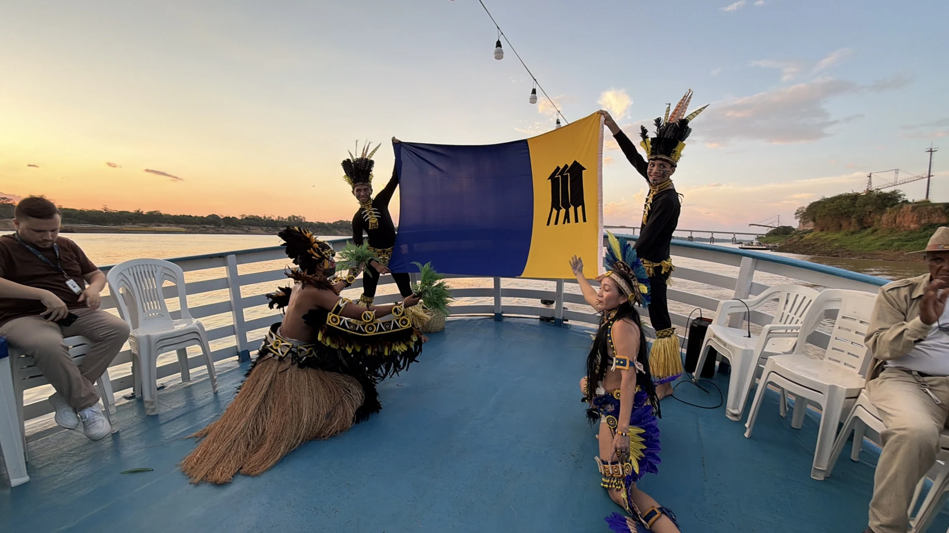 Passeio de barco reúne famílias e abre celebração dos 112 anos de Porto Velho