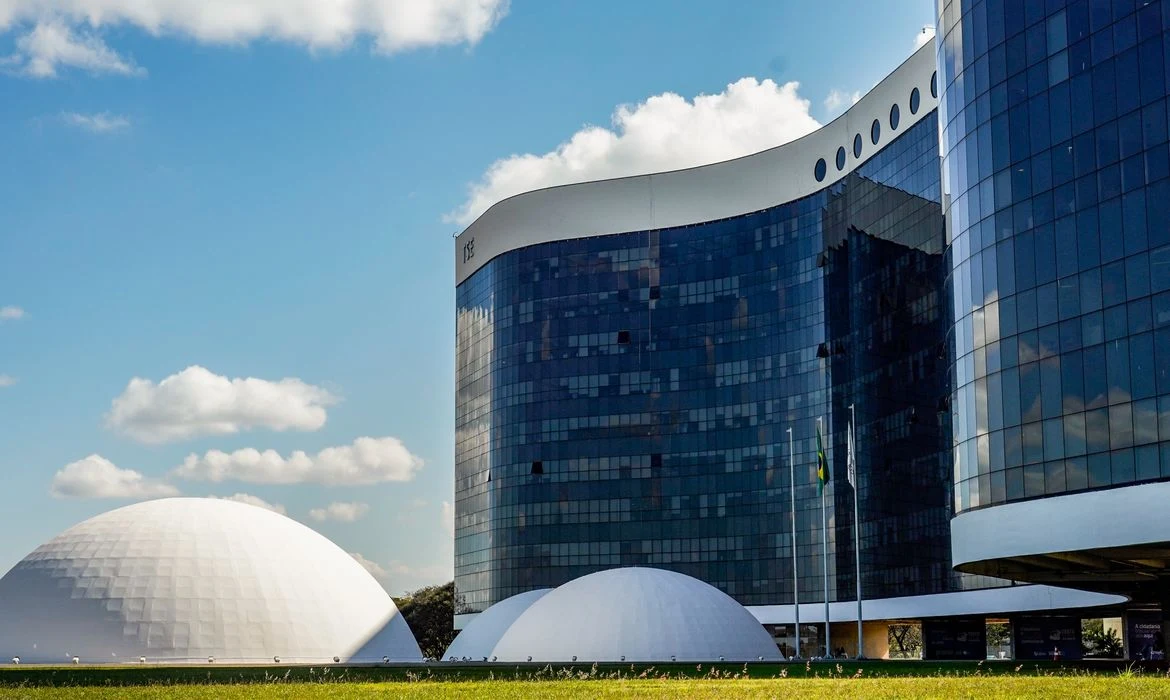 TSE nega pedido da campanha de Flávio para barrar posts de sindicatos