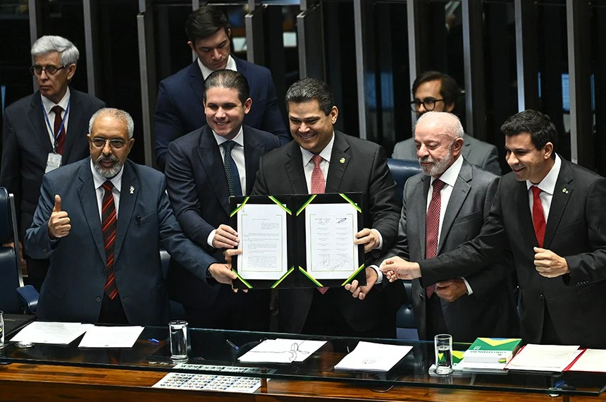 Congresso promulga o fim da escala 6x1 e aposentadoria de agentes de saúde   Fonte: Agência Senado