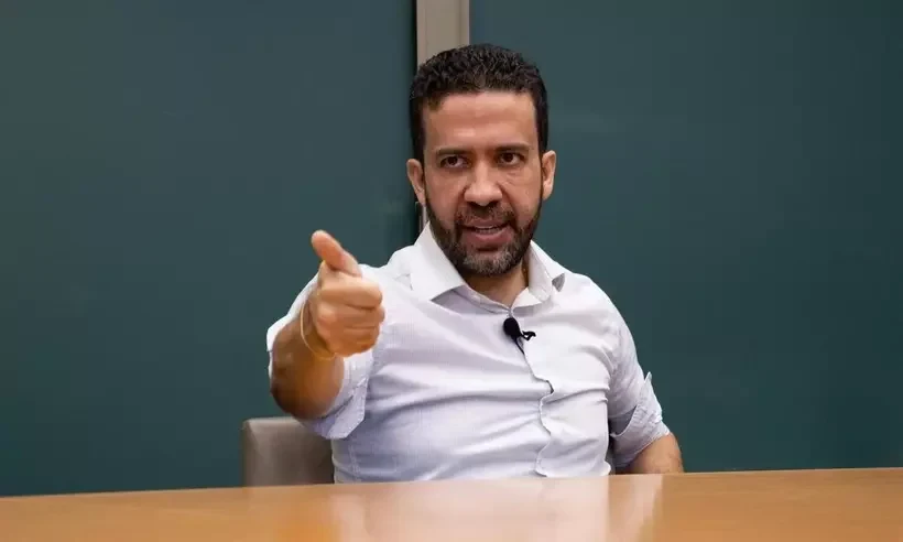 Quem é Mariana? Entenda pergunta de Janones a Flávio Bolsonaro