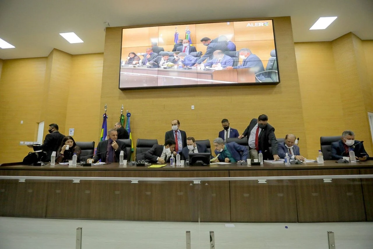 Sem quórum, Assembleia Legislativa não vota adequação de R$ 96,7 milhões do Fitha e Arom pede ajuda