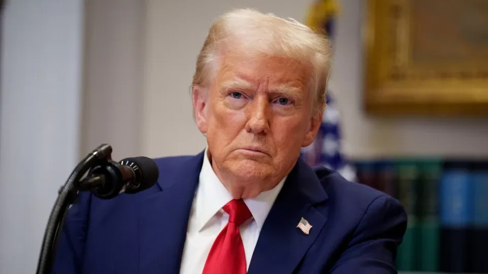 Democratas condenam decisão de Trump de conceder visto a Flávio