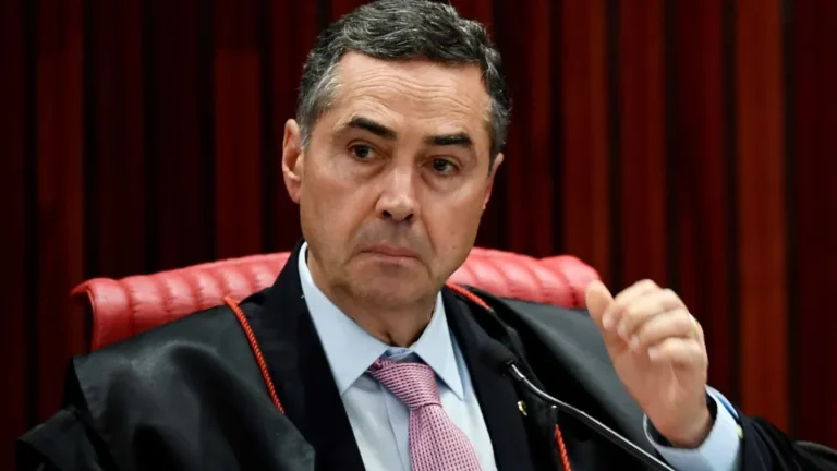 Barroso diz que mentir precisa voltar a ser errado e defende regulação de conteúdo na internet