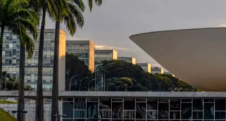 Flávio Dino determina que Câmara e Senado criem matriz de responsabilidade para controle de emendas